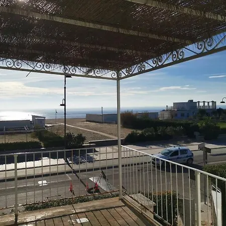 Villa fronte mare con 2 posti auto e giardino Villa Gaeta