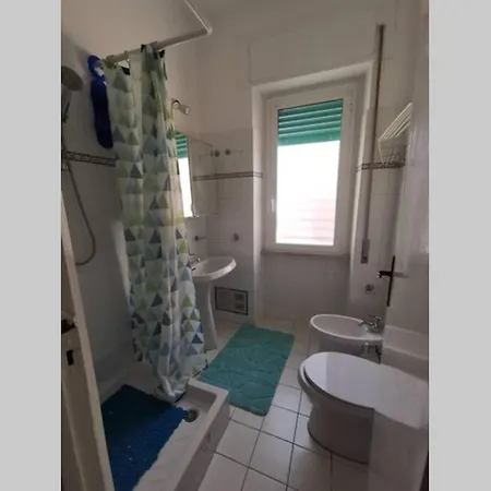 Villa Villa fronte mare con 2 posti auto e giardino *