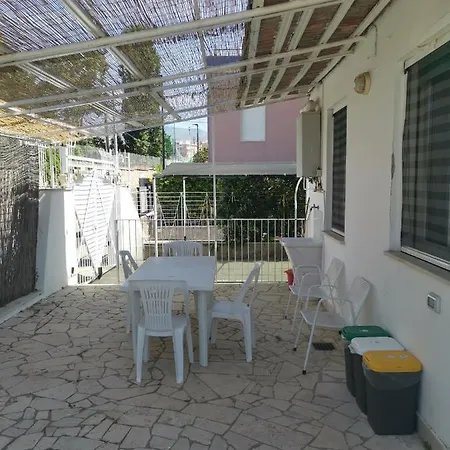 Villa fronte mare con 2 posti auto e giardino Villa Gaeta