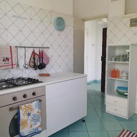 Villa fronte mare con 2 posti auto e giardino Villa *