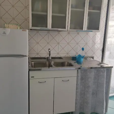 Villa Villa fronte mare con 2 posti auto e giardino *